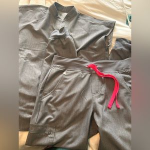 Figs graphite scrub set